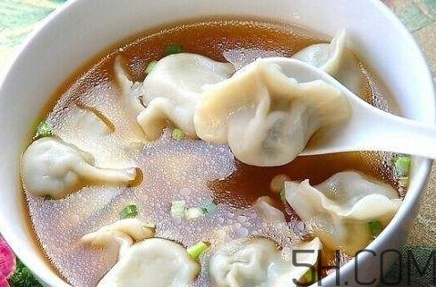 煮餃子用冷水還是熱水？煮餃子用大火還是小火？