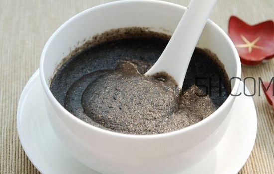 黑芝麻糊用開水沖還是溫開水？黑芝麻糊養(yǎng)胃嗎？