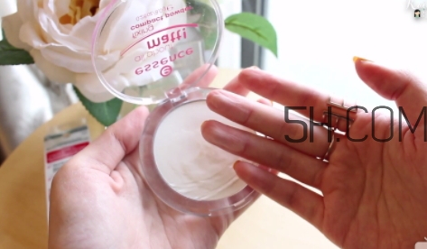 essence定妝蜜粉餅怎么樣？essence粉餅試色