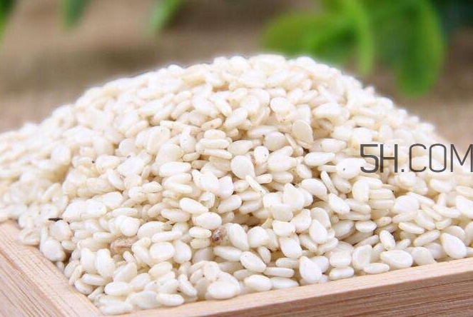 黑芝麻和白芝麻有什么區(qū)別？黑芝麻和白芝麻哪個好？