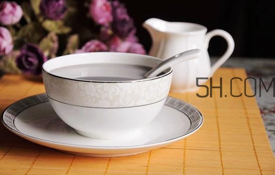 黑芝麻糊用開水沖還是溫開水？黑芝麻糊養(yǎng)胃嗎？