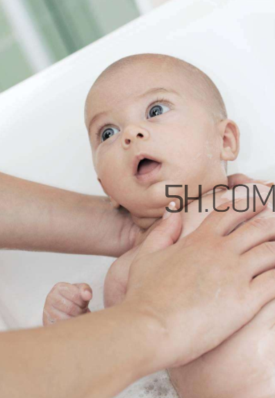 嬰兒癲癇病的早期癥狀有哪些？嬰幼兒貧血吃什么好呢？