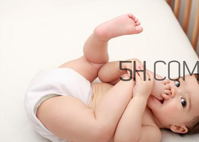 嬰兒晚上不睡覺的原因？嬰兒怎么護(hù)理？