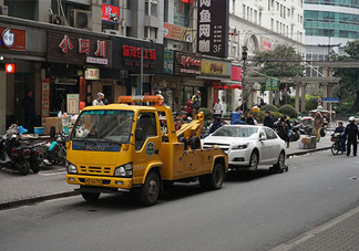 汽車拖車費(fèi)能報嗎？汽車的前后拖車孔怎么打開？