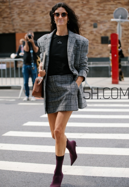 格子西裝里面怎么搭配？格子西裝內(nèi)搭穿什么？