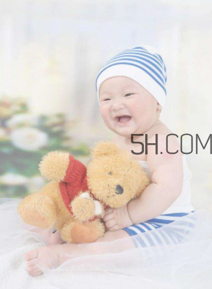 小孩風(fēng)熱感冒怎么辦？小孩子高燒手腳冰涼怎么處理？