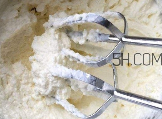 如何用牛奶自制淡奶油？淡奶油開封后能保存多久
