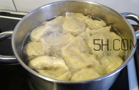 為什么餃子煮熟了會(huì)浮起來(lái)？餃子煮多久才熟？