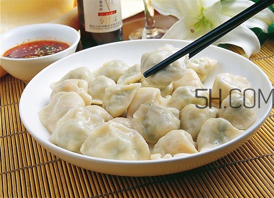 十個(gè)月的寶寶可以吃餃子嗎？寶寶吃什么餡的餃子好？