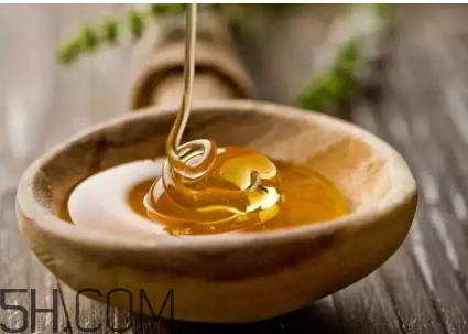 秋天喝蜂蜜有什么好處？秋天吃什么對(duì)身體好？