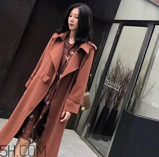 焦糖色毛衣配什么外套？焦糖色毛衣配什么顏色外套好看