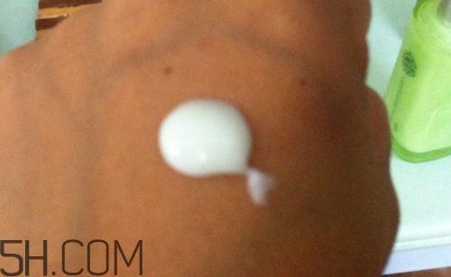 百雀羚乳液怎么打開？百雀羚乳液瓶蓋怎么開