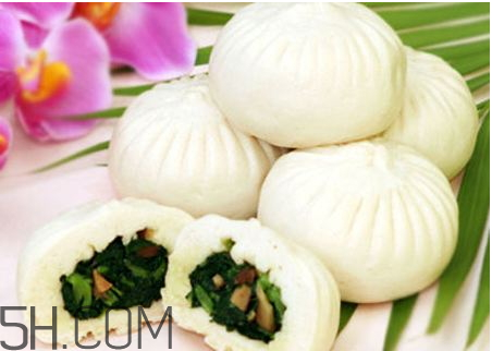 一個(gè)香菇青菜包的熱量大概是多少？一個(gè)香菇青菜包的熱量