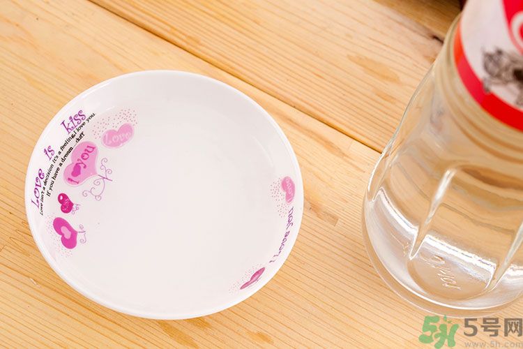 白醋和鹽水混在一起洗臉有什么好處？白醋和鹽洗臉好嗎？