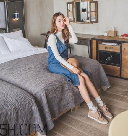 白色毛衣搭配什么裙子？白色毛衣搭配裙子圖片