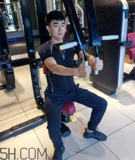 坐姿推胸多重合適？坐姿推胸怎么確定重量？