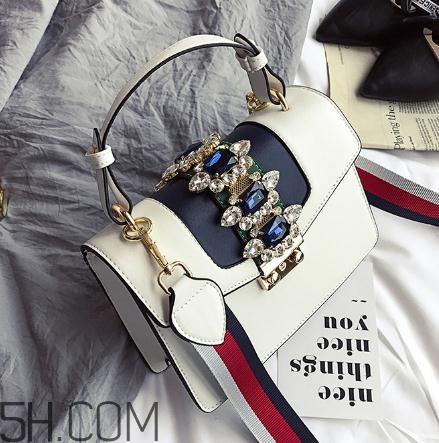 白色包包被衣服染色了怎么辦？白色包包染色怎么去除？