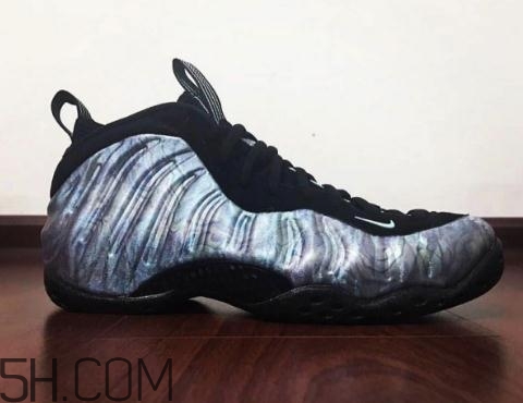 nike air foamposite one鮑魚噴實物什么樣？
