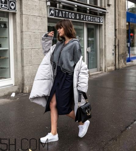 羽絨服配什么鞋子？羽絨服搭配鞋子圖片