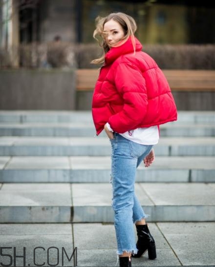 羽絨服配什么鞋子？羽絨服搭配鞋子圖片