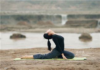 什么瑜伽豐胸效果好？睡前瑜伽動作解析