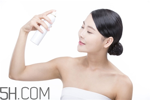 青春痘能用紅霉素軟膏嗎？青春痘能用蘆薈膠嗎？