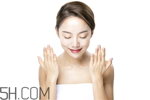 青春痘能用紅霉素軟膏嗎？青春痘能用蘆薈膠嗎？