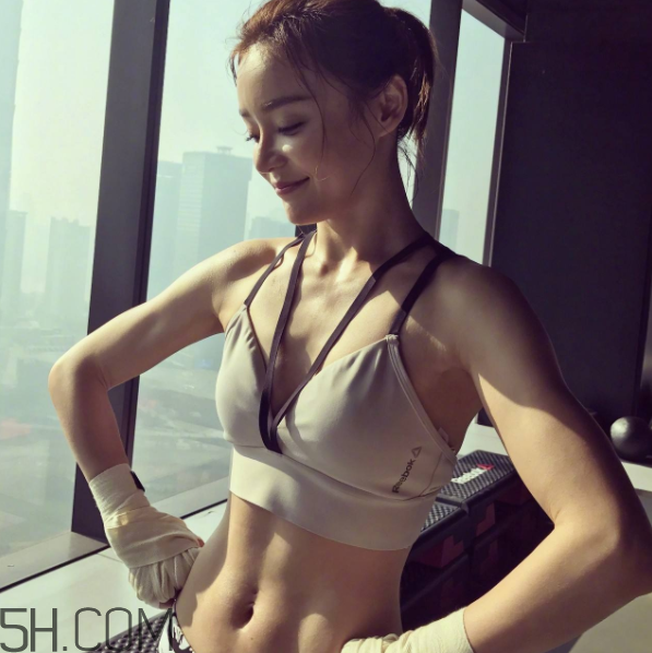肚子上有肉可以練馬甲線嗎？女生怎么練馬甲線？