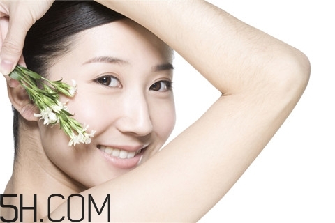 粉刺能用紅霉素軟膏嗎？粉刺擦蘆薈膠可以嗎？