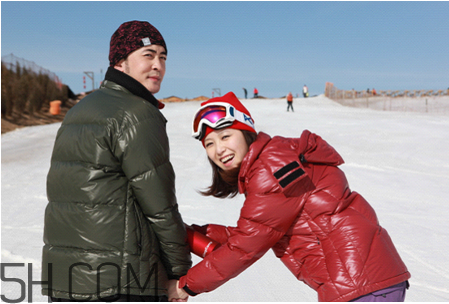 滑雪穿什么衣服比較好？滑雪鞋怎么穿？