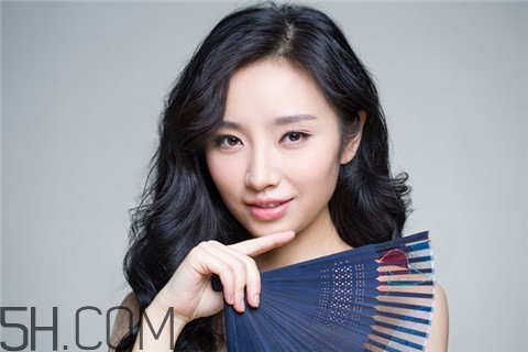 粉刺應(yīng)該擦什么藥膏？粉刺應(yīng)該用什么護(hù)膚品？