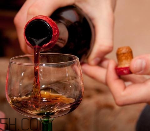 喝酒會引起尿酸偏高嗎？喝酒會引起尿毒癥嗎？