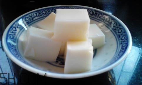 喝純牛奶喝多少合適？牛奶凍怎么做好吃？