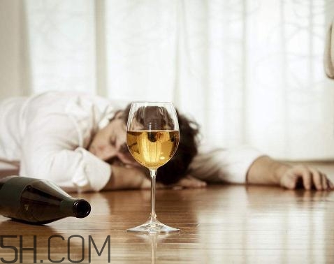 喝酒會(huì)得痔瘡嗎？喝酒痔瘡犯了怎么辦？