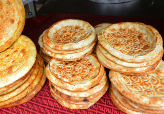 新疆的馕冷了后怎么吃？新疆大餅馕一個(gè)多少錢(qián)