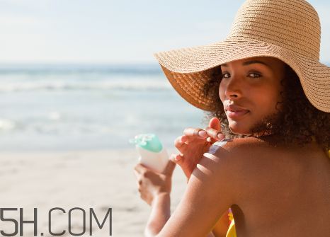 丸美防曬霜的價格是多少？spf50的防曬霜傷皮膚嗎？