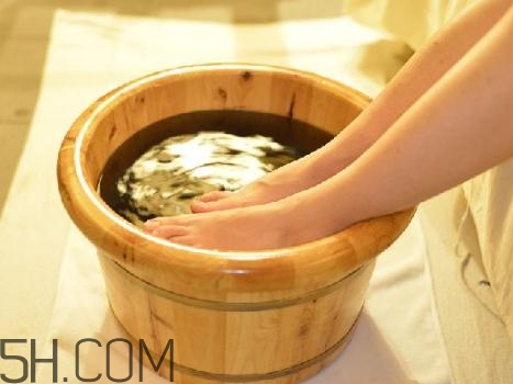 關(guān)節(jié)炎能泡溫泉嗎？關(guān)節(jié)炎能用熱水泡嗎？
