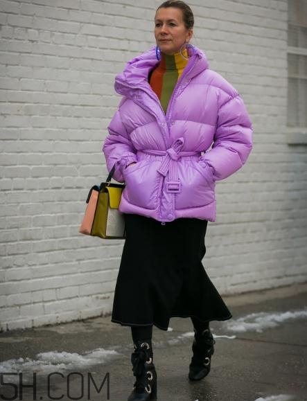 羽絨服搭配什么裙子好看？羽絨服搭配裙子圖片