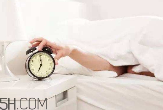 睡眠不足會有什么影響？長期睡眠不足是指多少時間以上