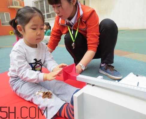坐位體前屈滿分多少？坐位體前屈摸不到腳怎么辦