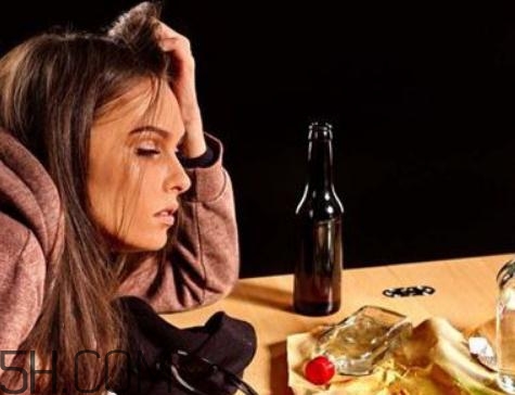 酒精肝是什么引起的？酒精肝是喝酒喝的嗎？