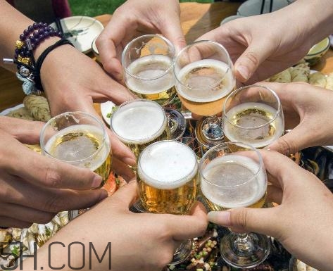 酒精肝是什么引起的？酒精肝是喝酒喝的嗎？