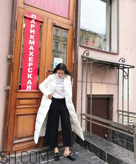 白色羽絨服配什么鞋子？白色羽絨服搭配鞋子圖片