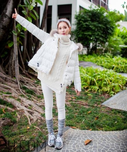 白色羽絨服配什么褲子？白色羽絨服搭配褲子圖片