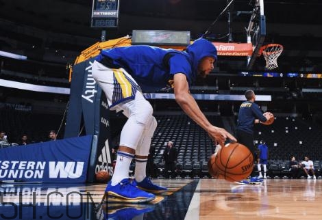 under armour curry 4 low勇士隊藍金配色會發(fā)售嗎？