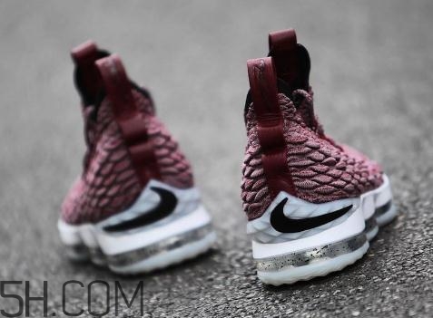 nike lebron 15 wine紅酒配色發(fā)售時間_多少錢？