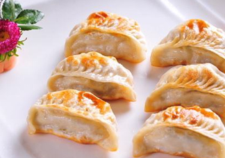 煎餃是先煮熟還是蒸熟？煎餃和鍋貼有什么區(qū)別