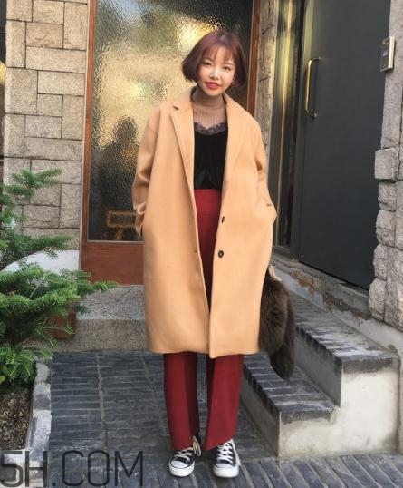 駝色內(nèi)搭配什么外套？駝色內(nèi)搭怎么搭配外套？