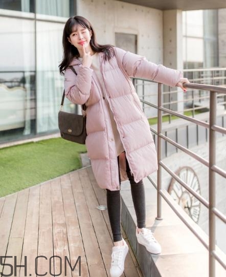 粉色羽絨服怎么搭配？粉色羽絨服搭配圖片