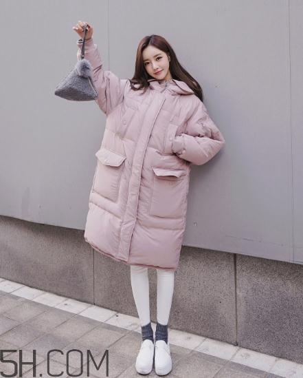 粉色羽絨服怎么搭配？粉色羽絨服搭配圖片